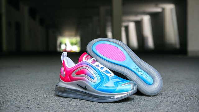 Nike AIR MAX 720-15